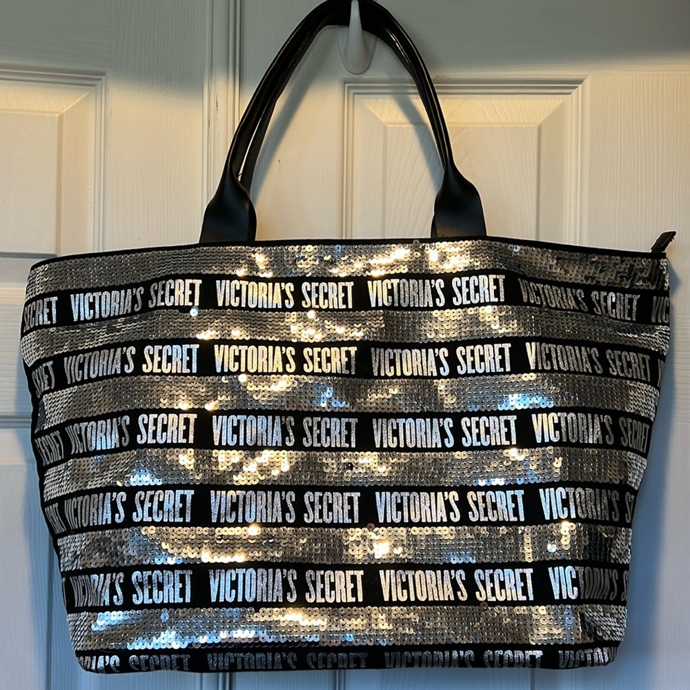 ❤️❤️Victoria’s Secret Black & Silver Sequin Tote